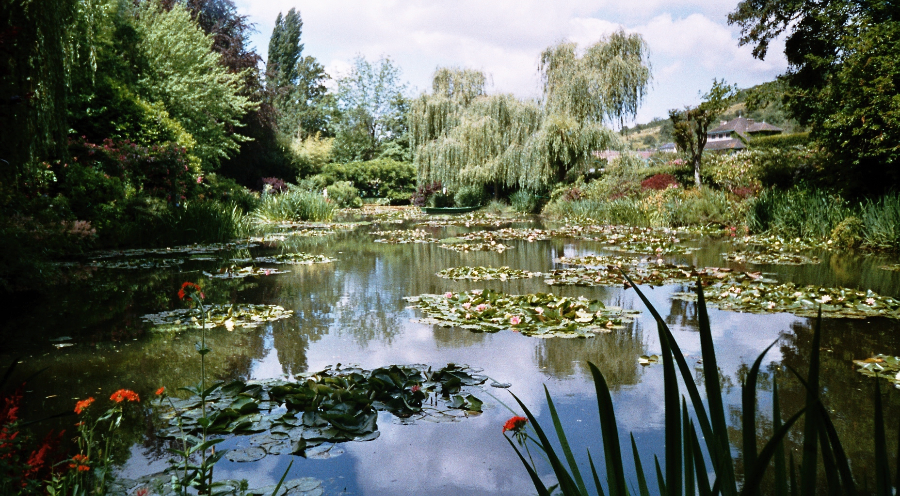 Jardin_de_Claude_Monet-_Giverny-Bassin_aux_nymphéas