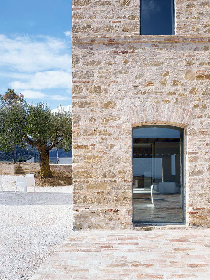 Welcome-Beyond-Le-Marche-Villa-photo-Hannes-Henz-yatzer-12