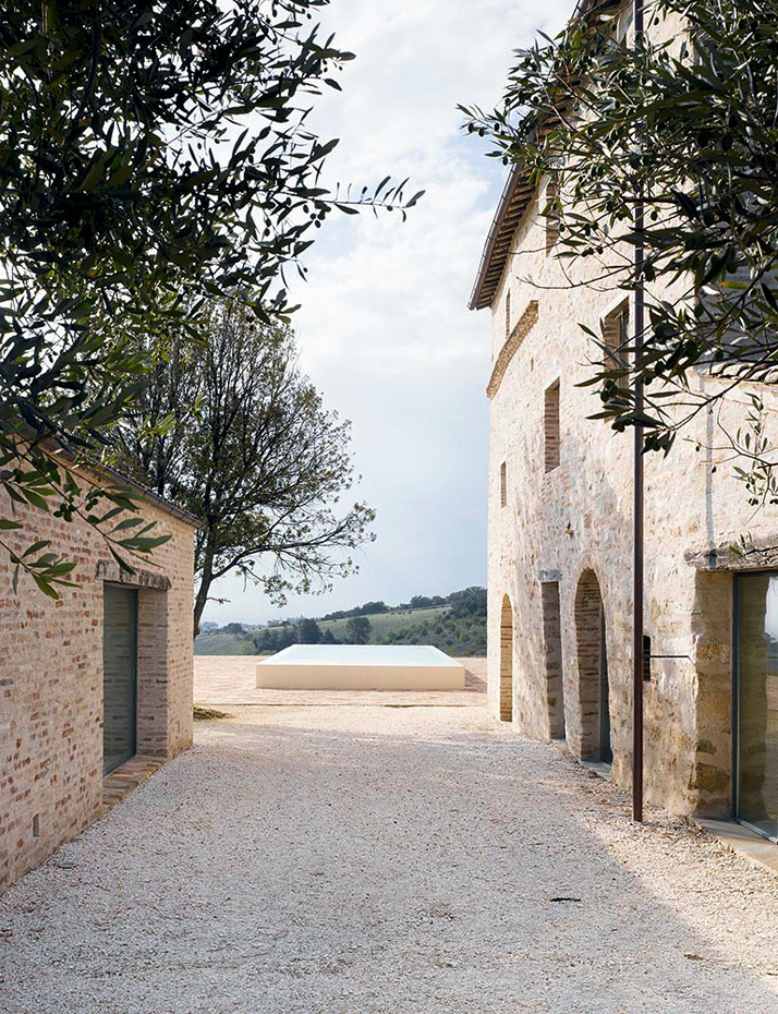 Welcome-Beyond-Le-Marche-Villa-photo-Hannes-Henz-yatzer-14
