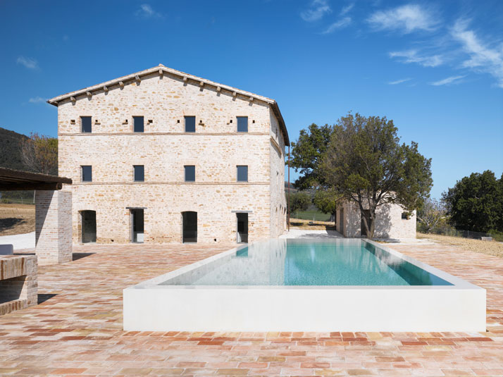 Welcome-Beyond-Le-Marche-Villa-photo-Hannes-Henz-yatzer-3