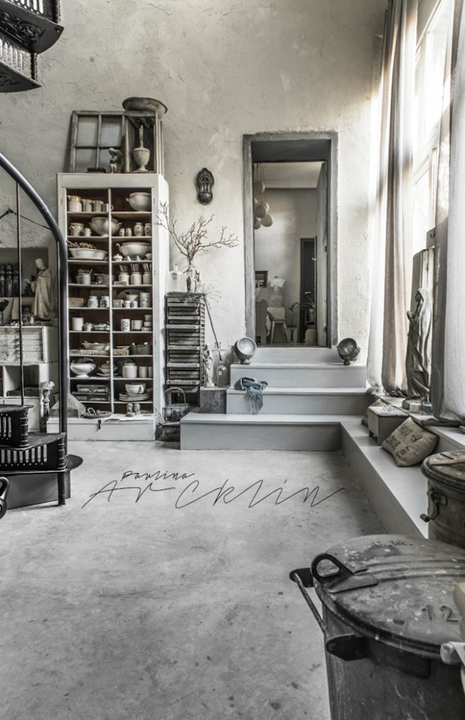In grigio, foto Paulina Arcklin