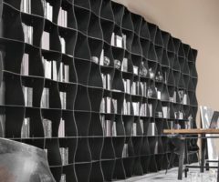 Salone del Mobile 2015: una libreria materica e sinuosa