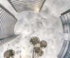 Piazza Gae Aulenti, la piazza sospesa