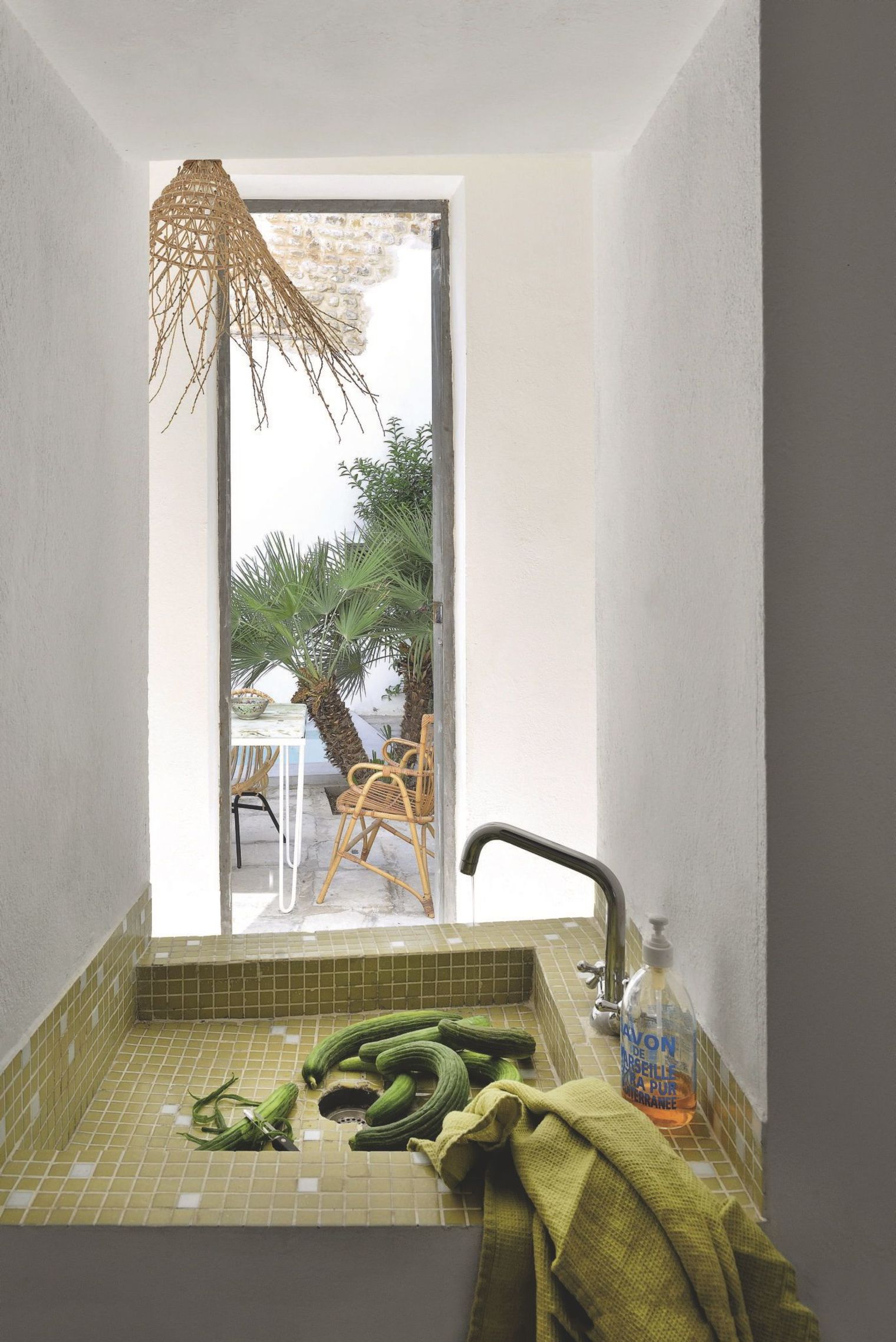 un-lavabo-en-mosaique-deco-esprit-nature_5319633