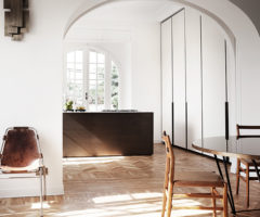 Bianco e dettagli architettonici per un appartamento a Roma