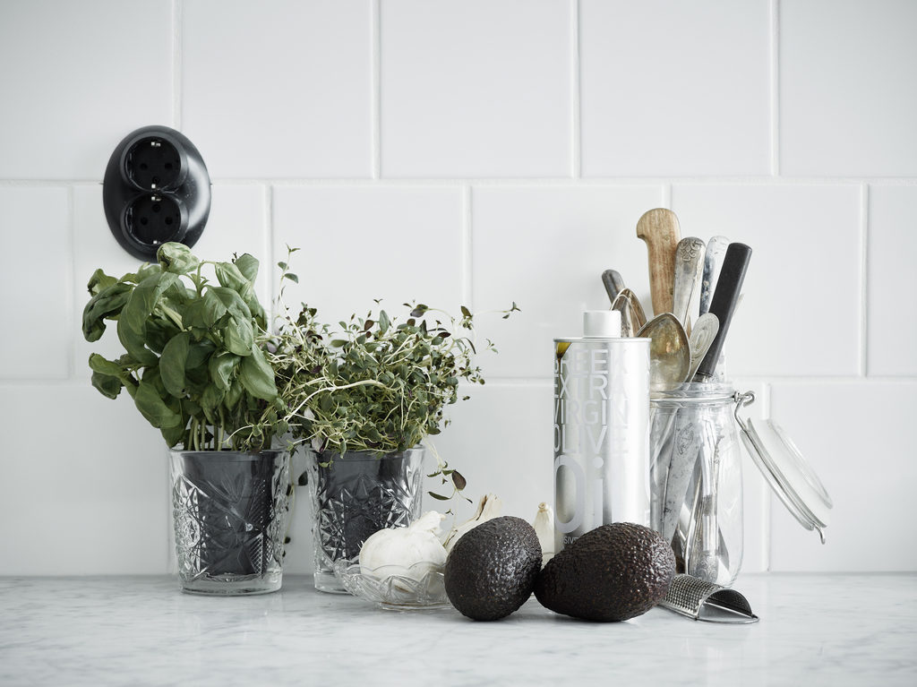 Interno in bianco e grigio in stile nordico