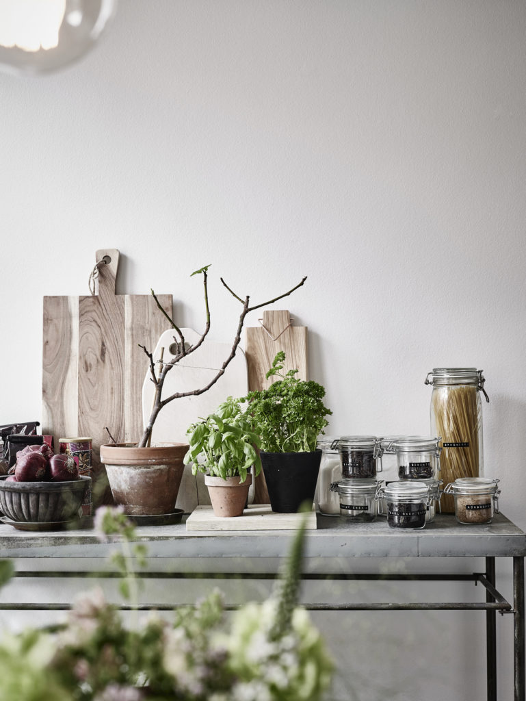 Interno nordico con sedie Thonet