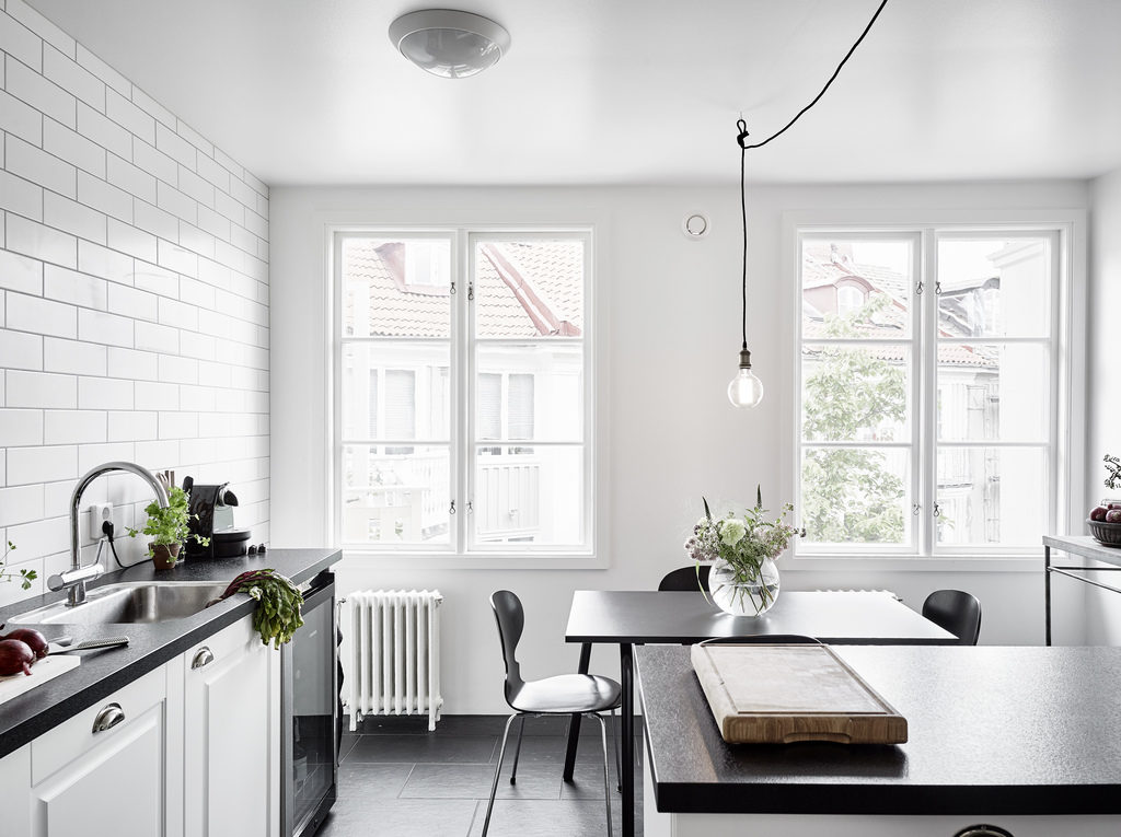 Interno nordico con sedie Thonet