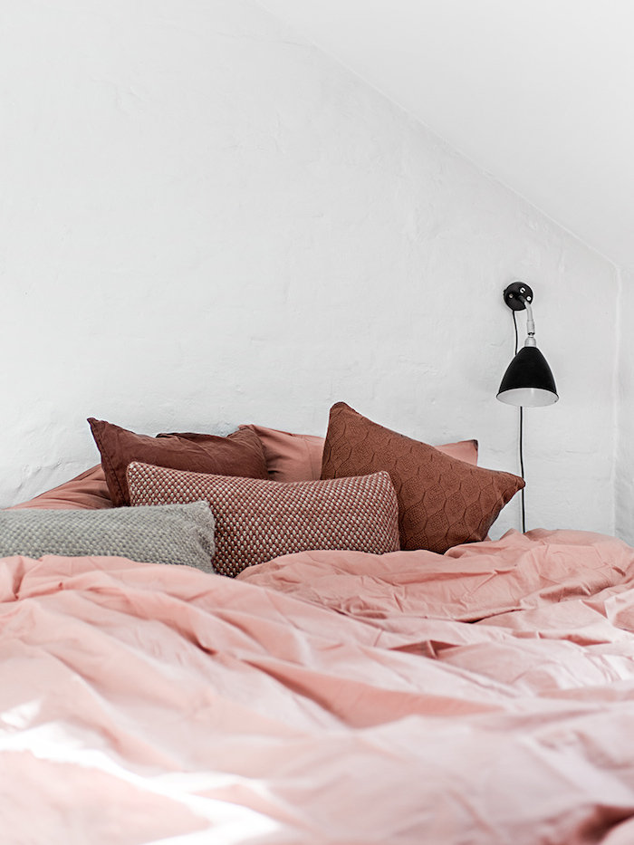 earthy-pink-linen-photo-peter-kragballe