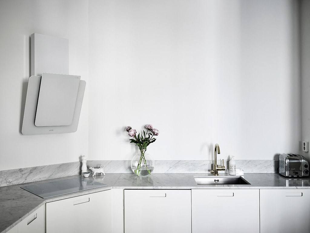 Una casa svedese dal look monocromatico casa in total white cucina 1