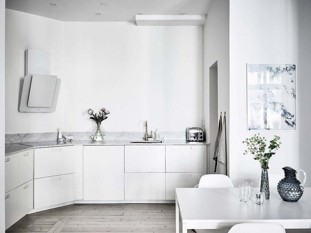 Una casa svedese dal look monocromatico casa in total white cucina