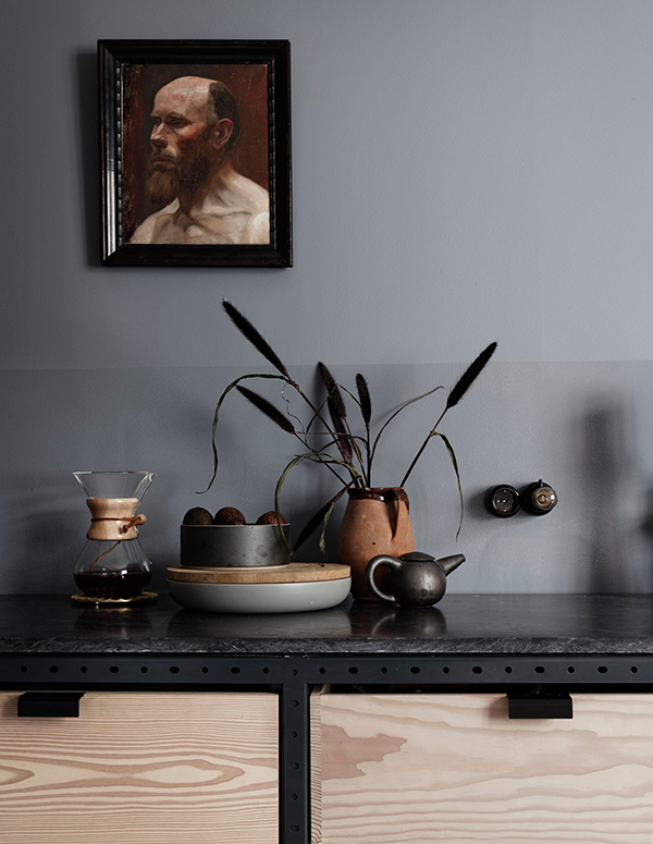 1 Grigio scuro per un interno nordico