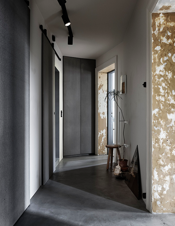 Grigio scuro per un interno nordico