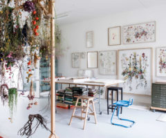 Interior Inspiration: una gioiosa casa piena di piante e fiori