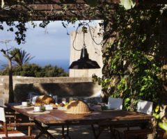 Airbnb series: un affascinante dammuso a Pantelleria