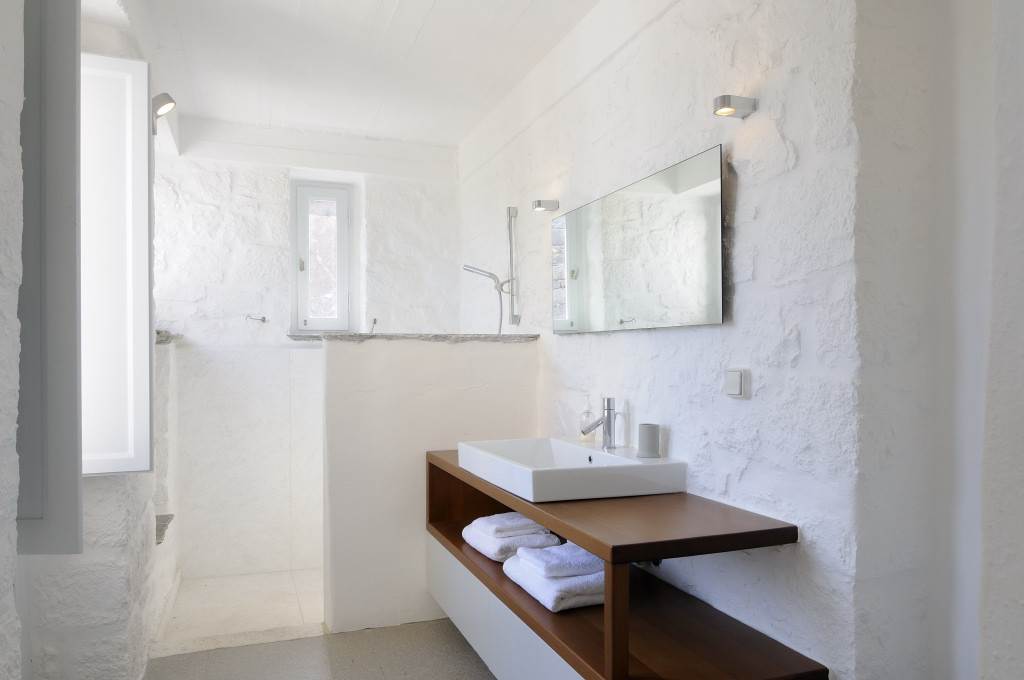 5 Patmos una casa candida con vista inthemoodfordesign