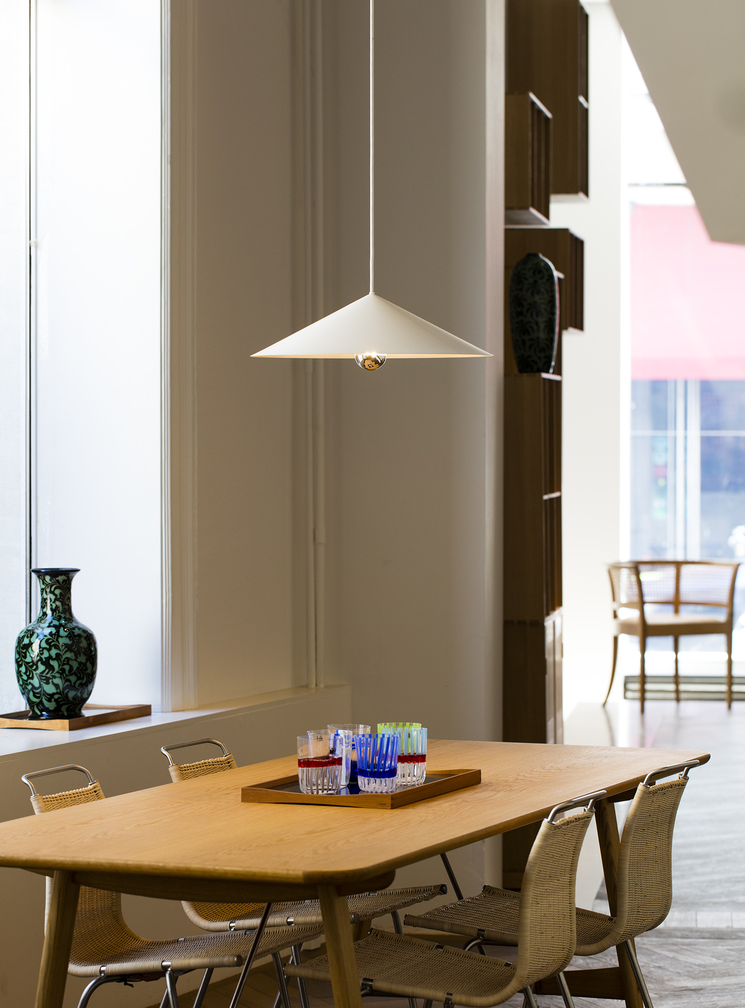 BT1001-Pendant-1-White_Hunting Table copia inthemoodfordesign