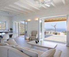 Interior Inspiration: una casa candida con vista sul mare a Patmos