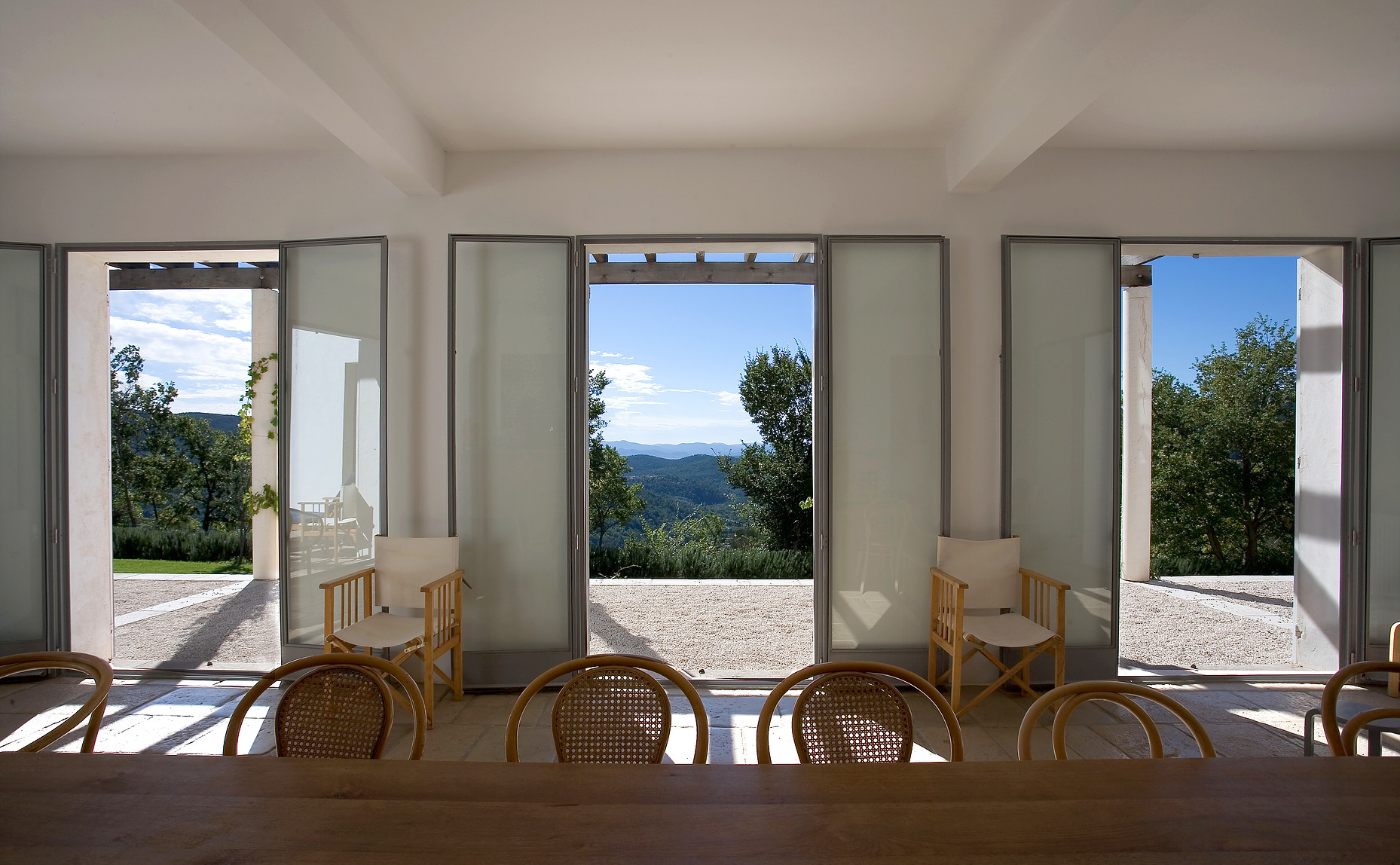 Villa Jones, Bargemon inthemoodfordesign
