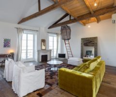 Airbnb series: un interno in stile loft con vista sui tetti di Nizza
