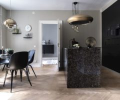 Interior Inspiration: dettagli classici e una cucina total black molto chic