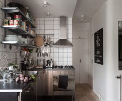 Tiny&cozy: un monolocale con un angolo cucina super attrezzato