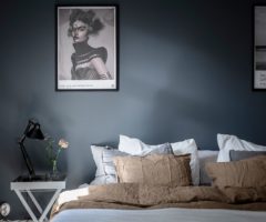 Spotlight on color: sfumature di blu per un luminoso appartamento nordico