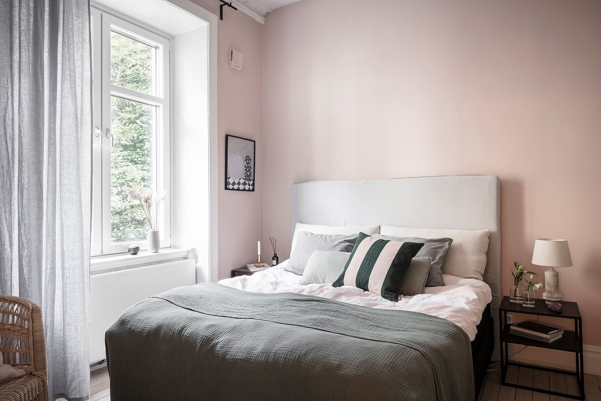Stanza da letto rosa 11