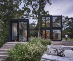 Big&bright: sei container per una luminosa casa con vista sulla natura