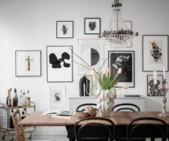 Un appartamento total white con una grande sala da pranzo