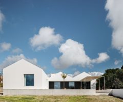 Una casa ispirata, creata dalla studio NU.MA a  Santa Joana