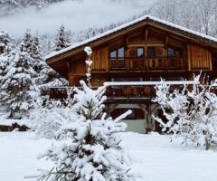 Uno chalet da cartolina perfetto per le vacanze di Natale