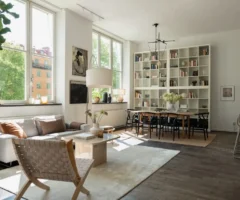 Un loft dalle grandi finestre e dallo stile essenziale e moderno