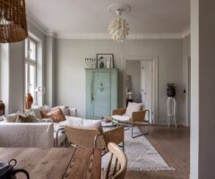 Un luminoso bilocale dalle misure generose con cucina openplan sul soggiorno