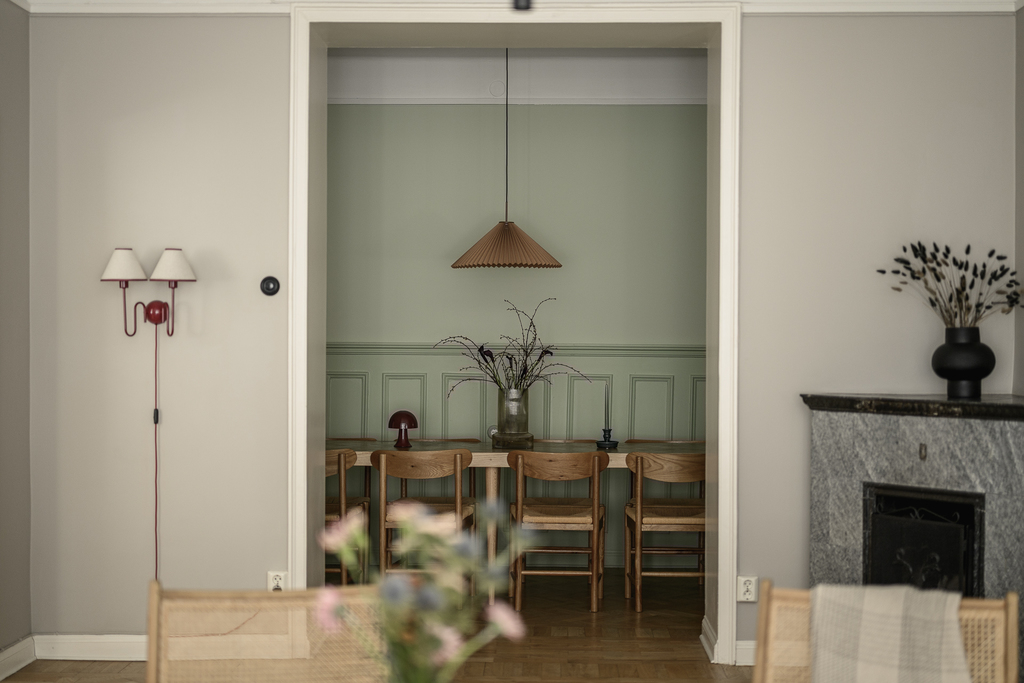 1 salotto con vista sulla sala da pranzo