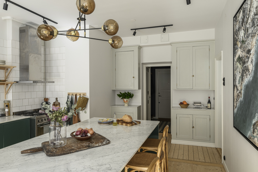 grande cucina verde e grigia