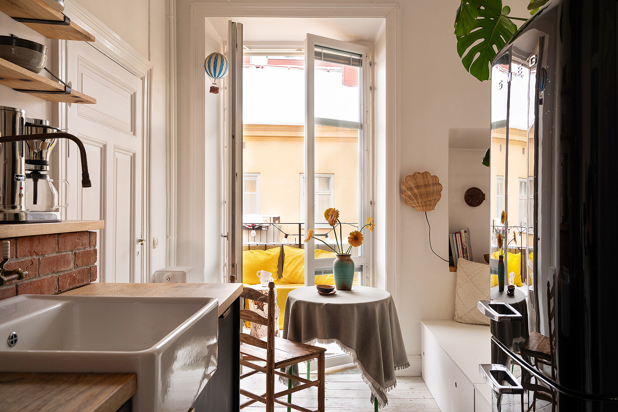 piccola cucina con balcone