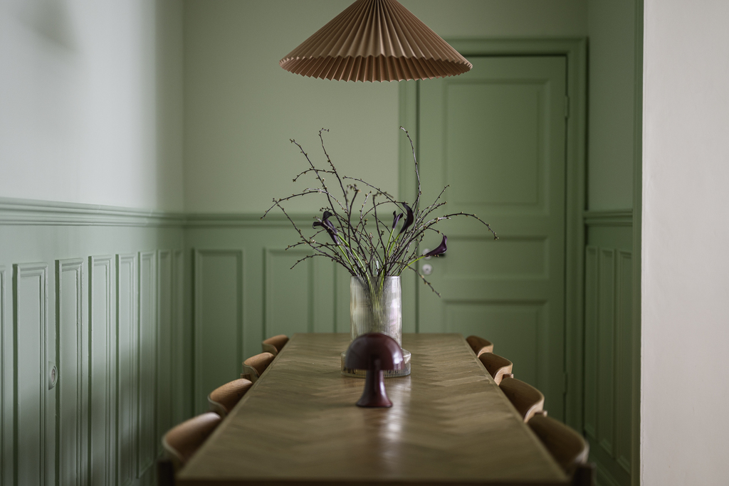 sala da pranzo con boiserie verdi 1
