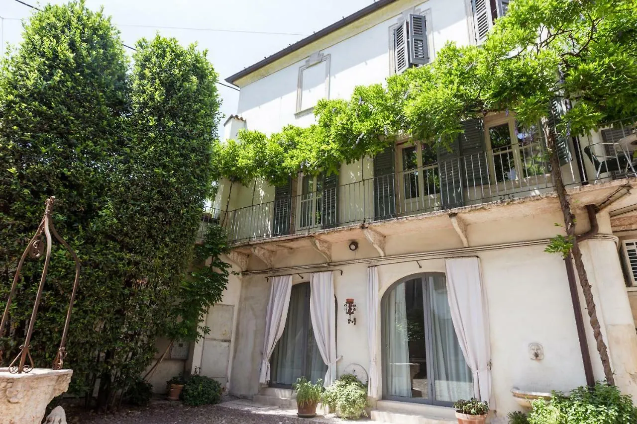 Palazzo Fracastoro 7