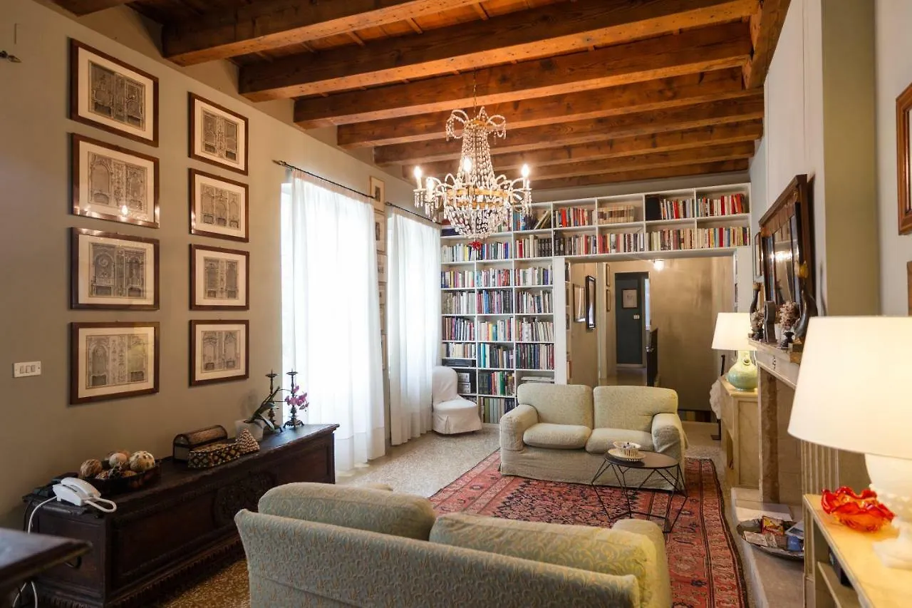 Palazzo Fracastoro 9