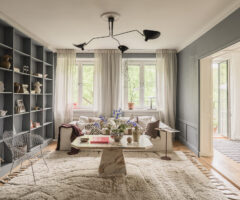 Una casa classica resa attuale da colori intensi e scelte originali