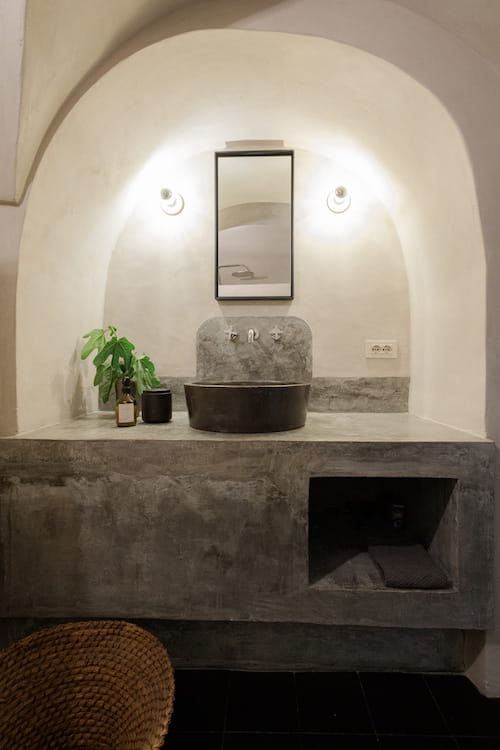 bagno in cemento in nicchia