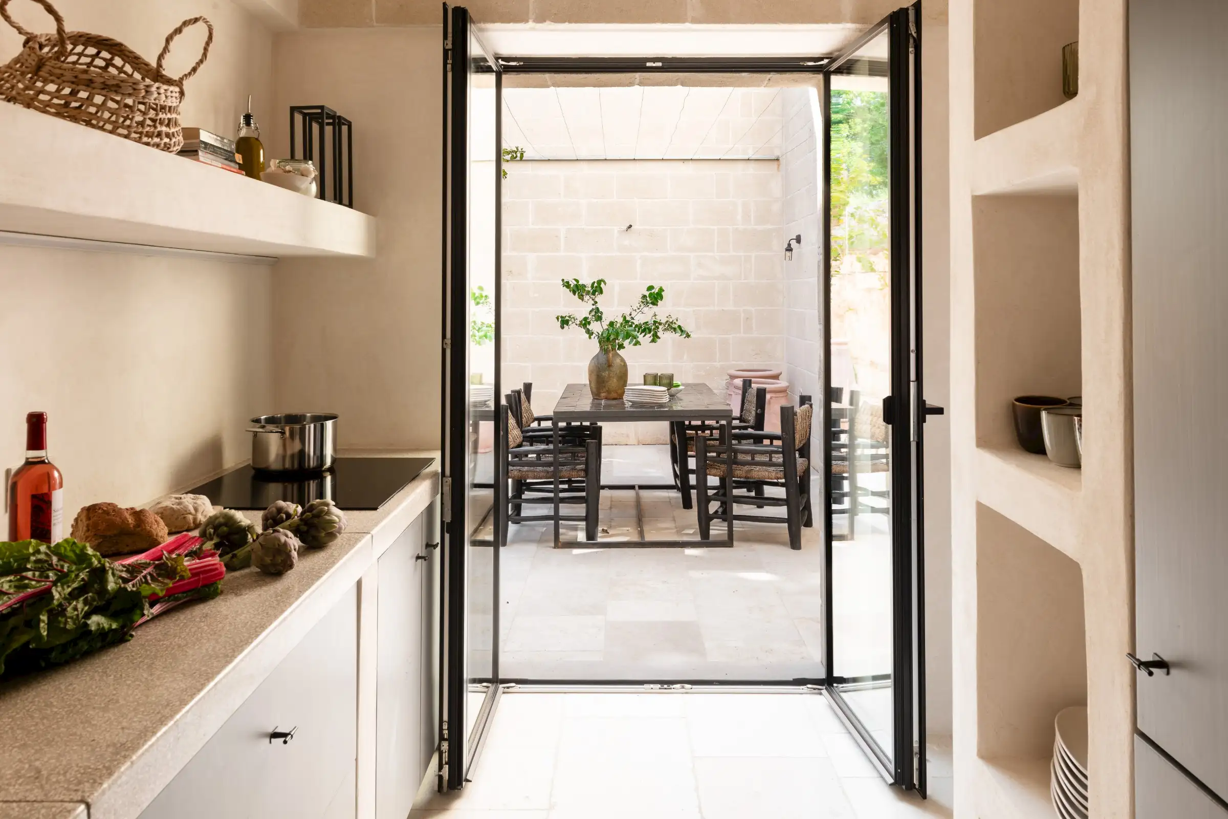 cucina con zona pranzo all'aperto