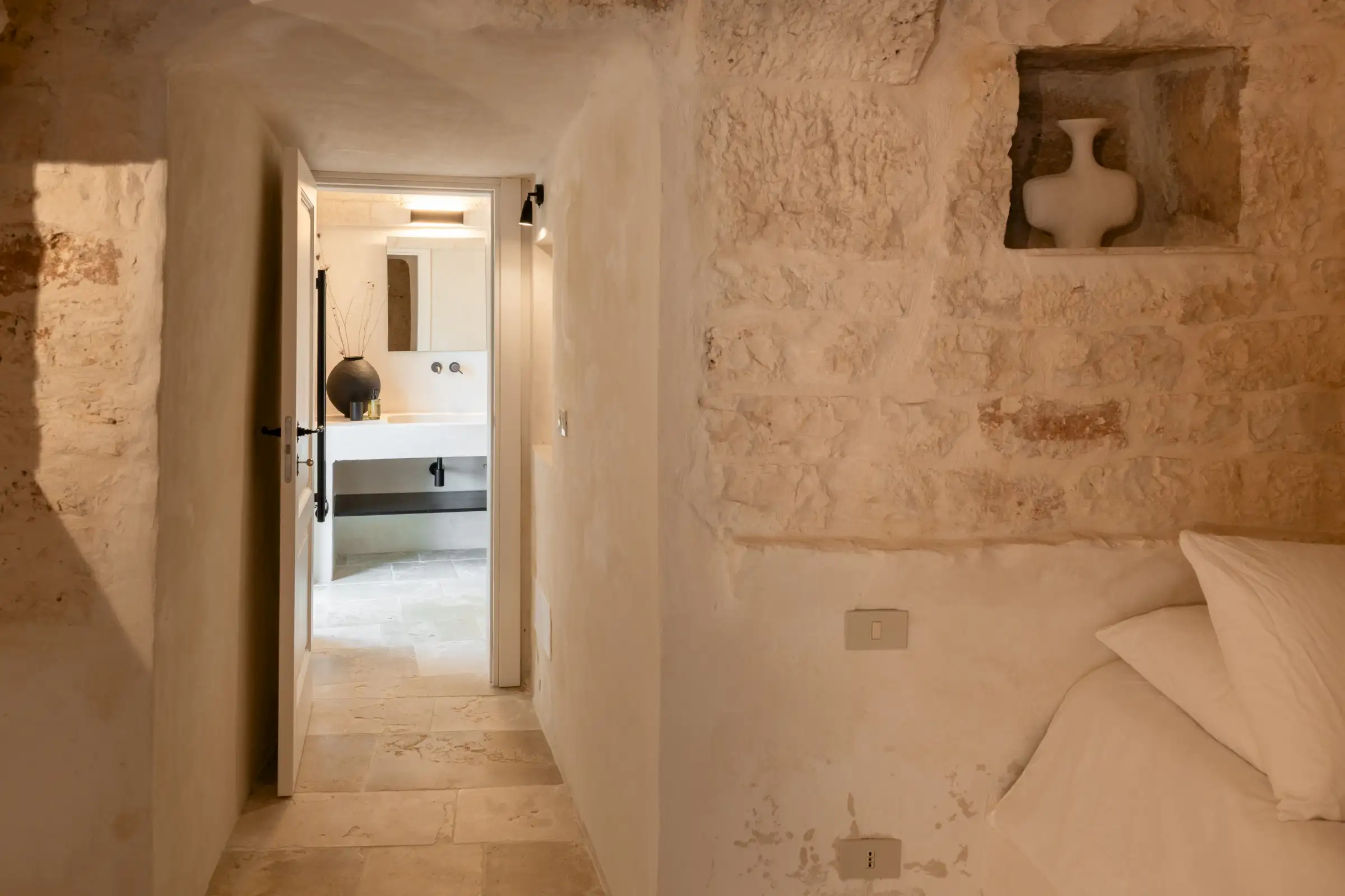 interno trullo bagno.jpg