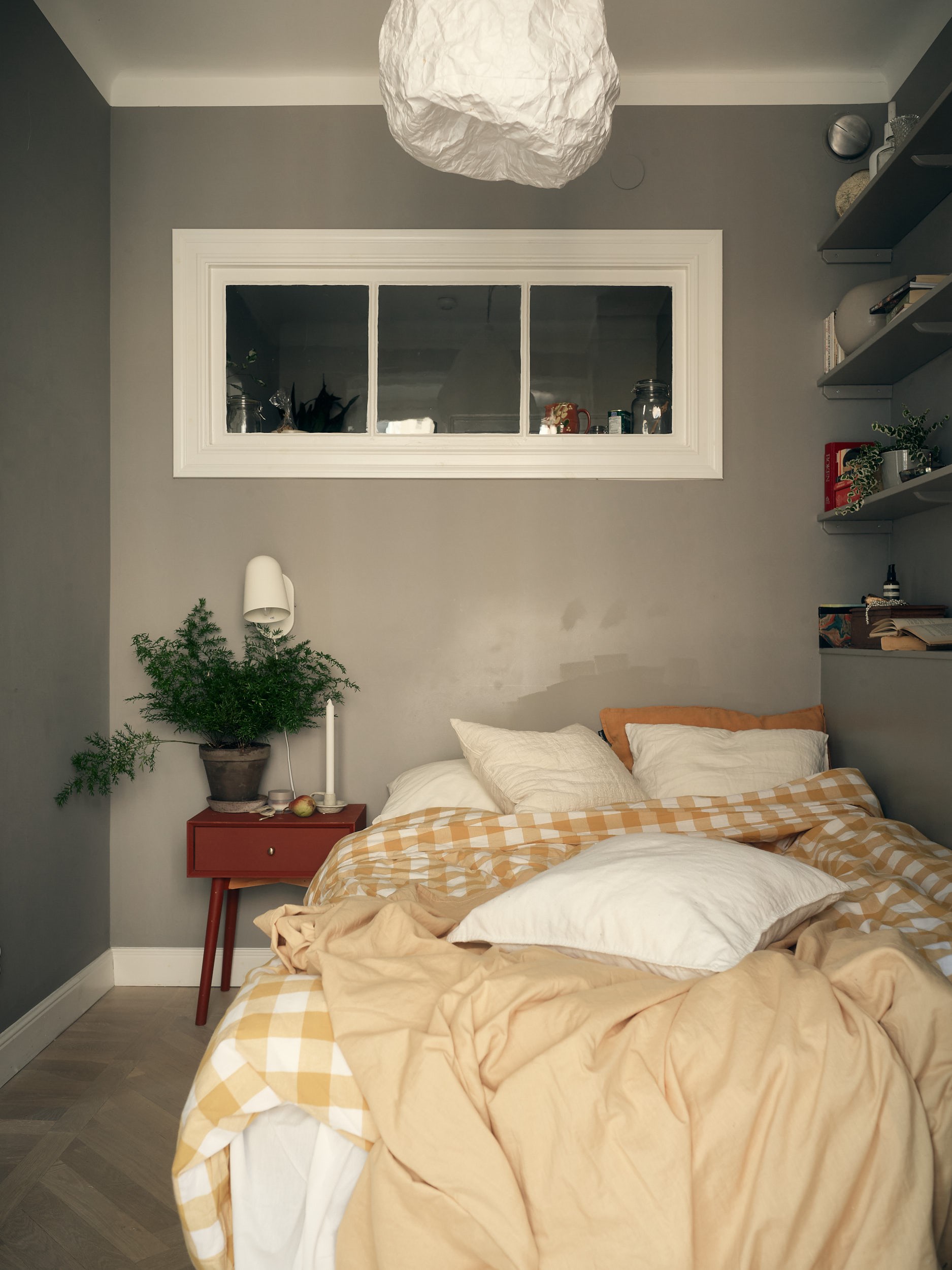 piccola stanza da letto grigio
