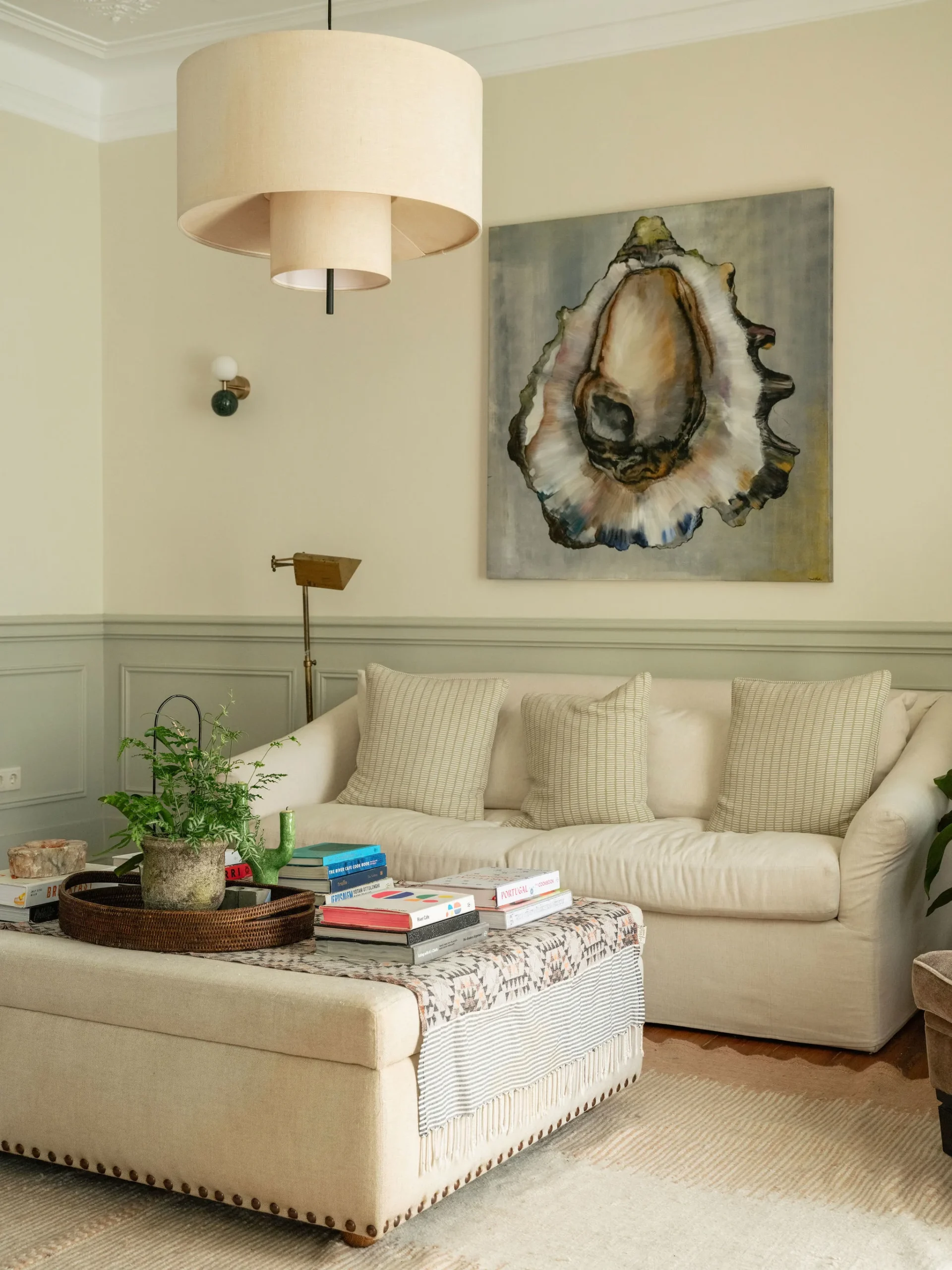 salotto con boiserie verde