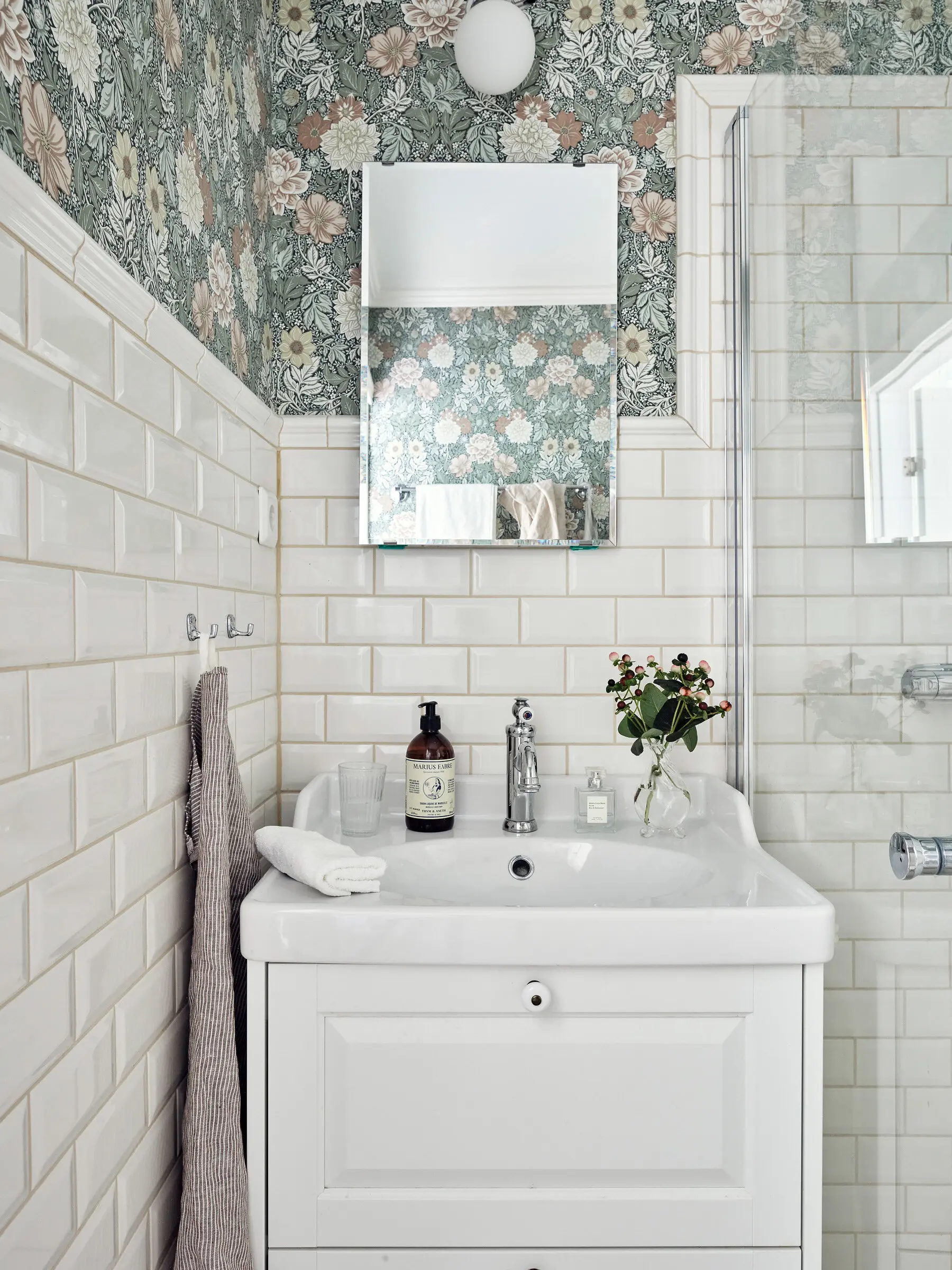bagno con tappezzeria.jpg